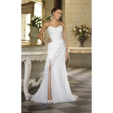 Длинное белое свадебное платье из шифона с разрезом и глубоким декольте